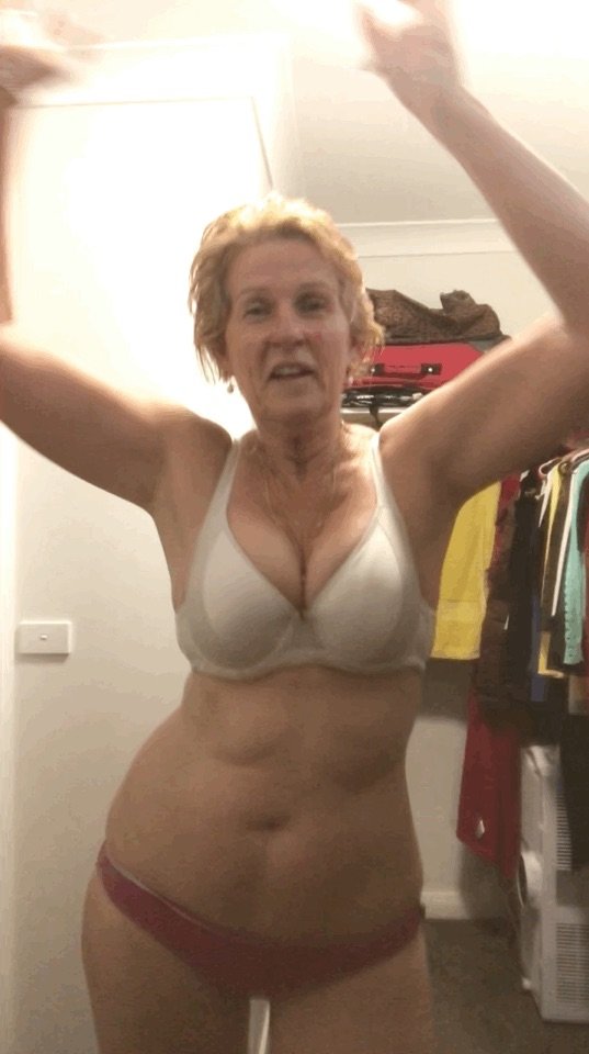 36S Aussie wife Sheri poses for selfies #QJV8YWwx