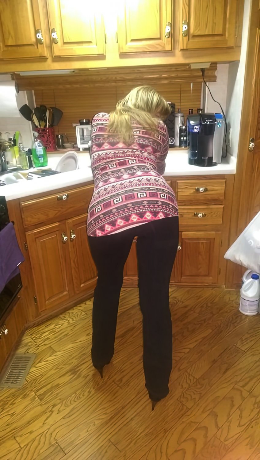Hotwife zinnia #FZMXM6HS
