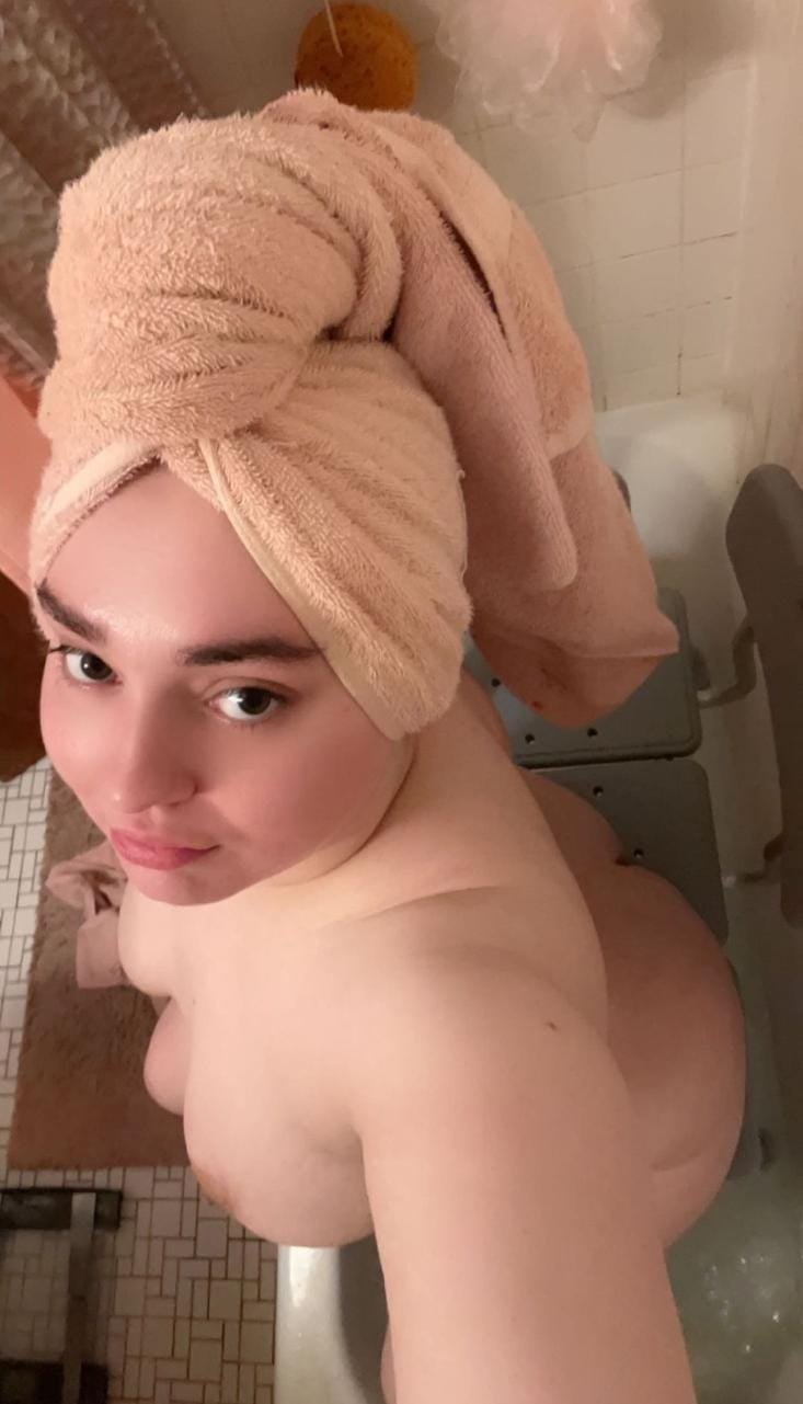 She asked her bf to take pictures. He doesn't know how perverted she is. #ToDzNe0p