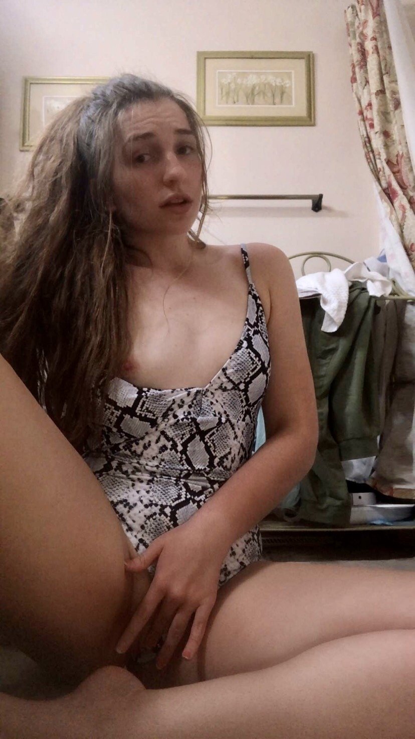 White girls kitty is craving attention #nunvt9Hn
