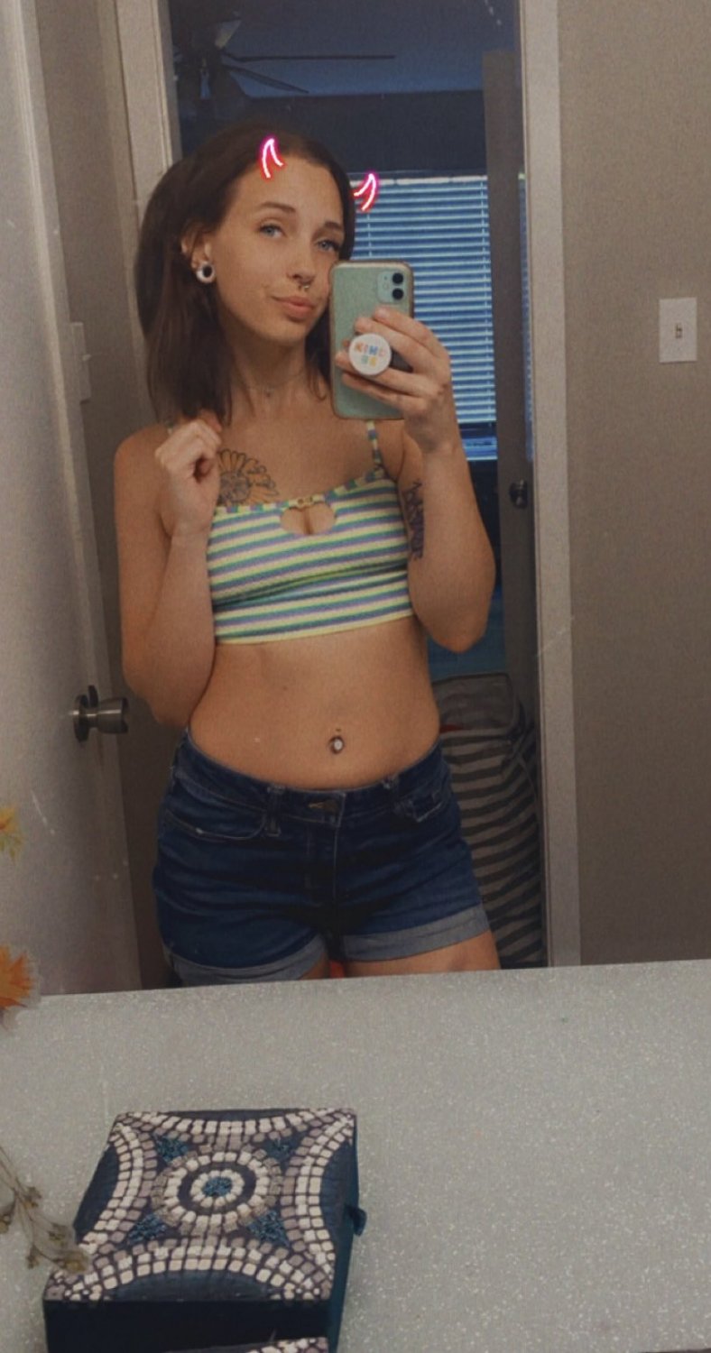 Dark Haired Tattoo Hottie #RscBqNbC