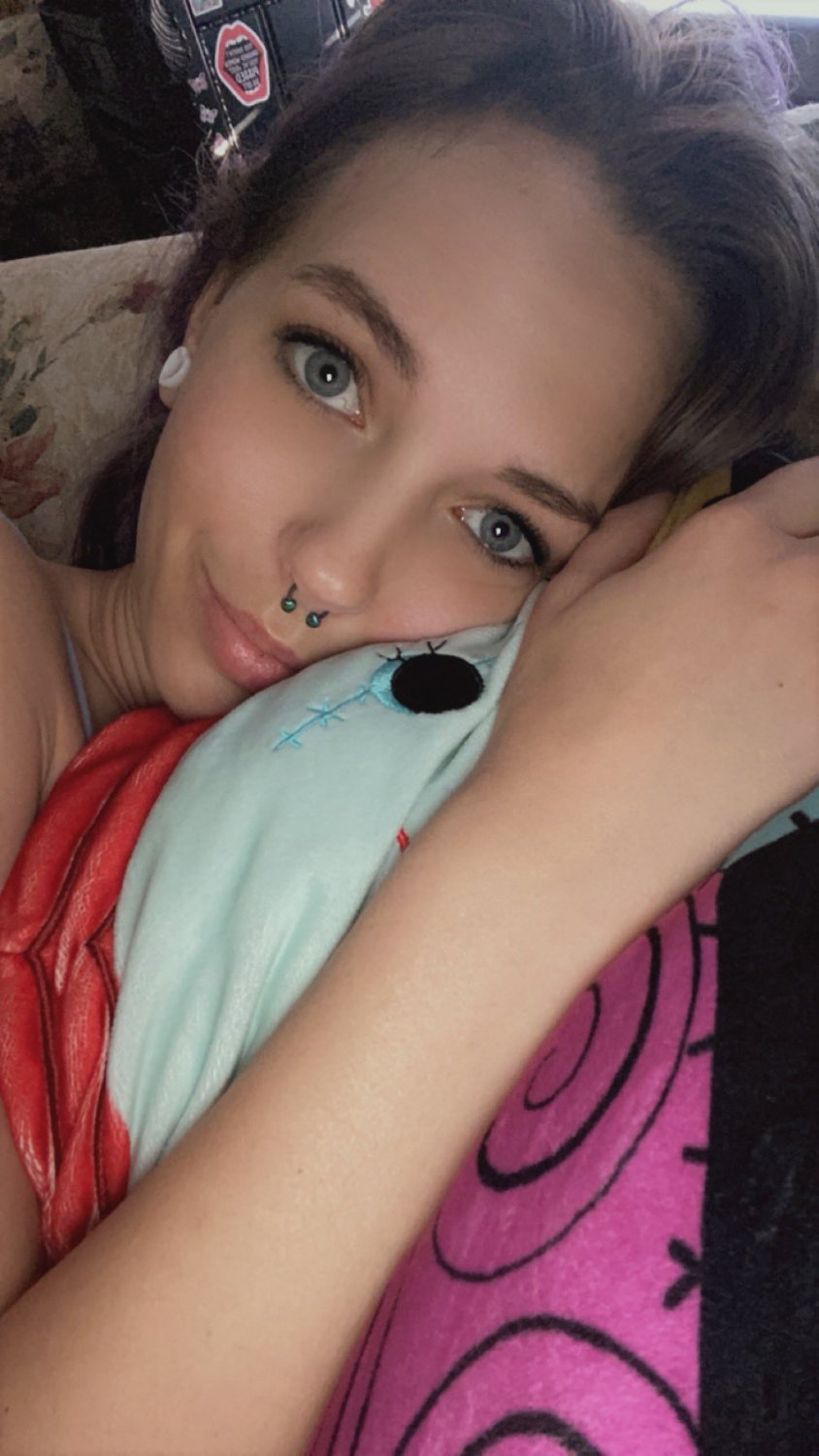 Dark Haired Tattoo Hottie #hQK3uyz2