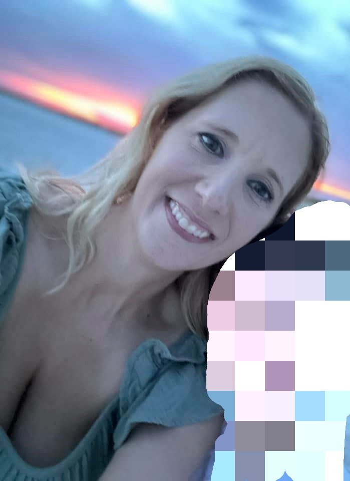 Two busty milfs Angela & Shalesta just couldn’t keep their huge tits in their tops!! #CX7cUoNI