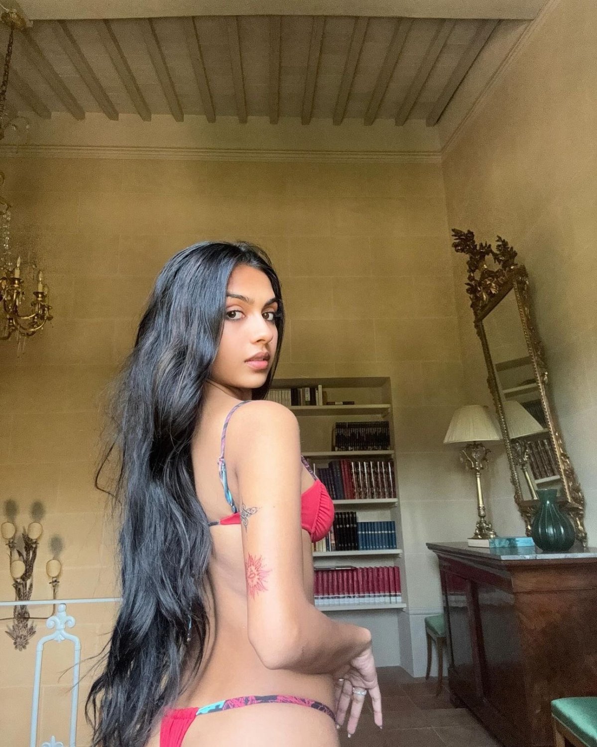 Kiwi Indian babe #Sfkopzfu