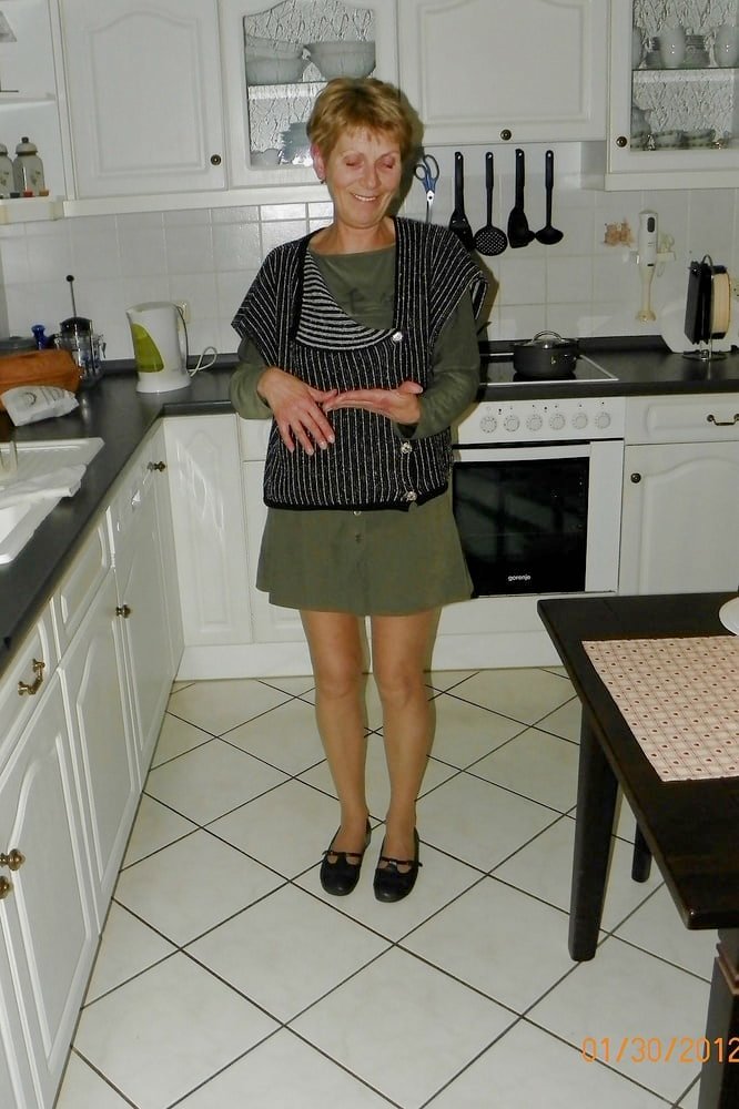 MILF teases in pantyhose #MvMVhVTl