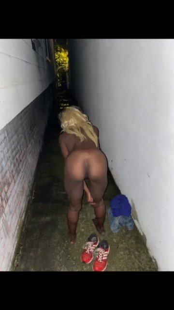 Ebony crackhead sucking dick in the alley, dude had to do a asshole check #zrGYlXdW